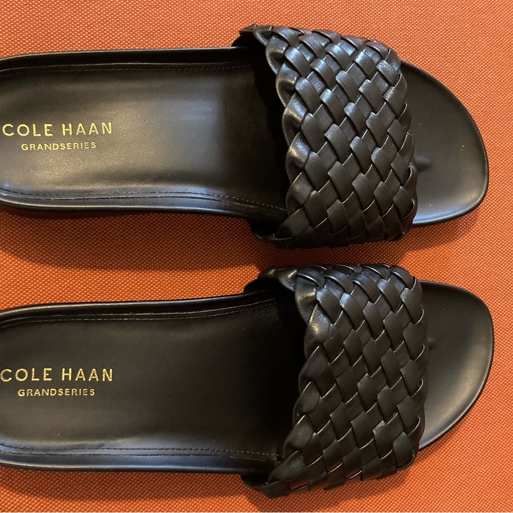 Cole Haan women’s majove slip on leather sandals size 8.5 use twice like new